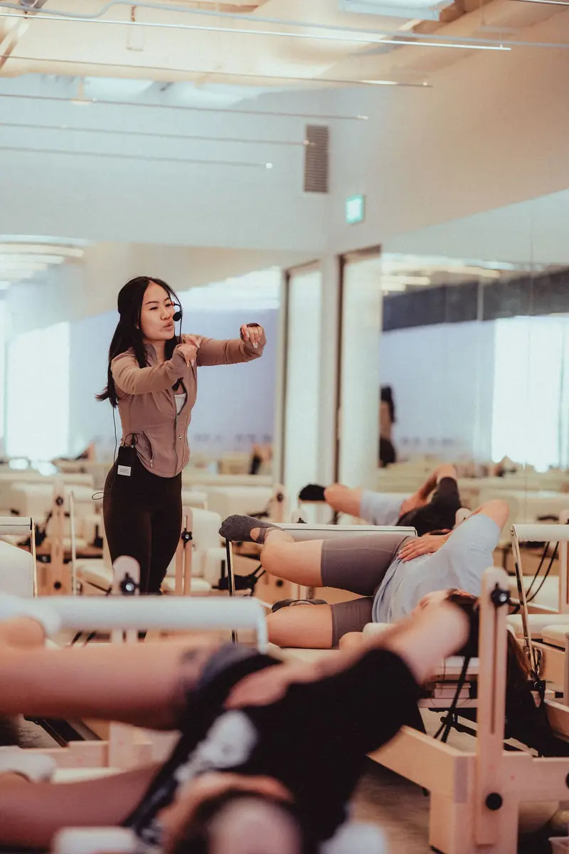 An instructor cueing the class from the floor