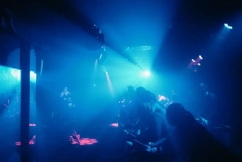 A wide ride room under deep blue beams